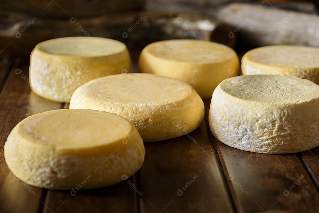 Queijos curados tradicionais da região do Cariri, nordeste do Brasil.