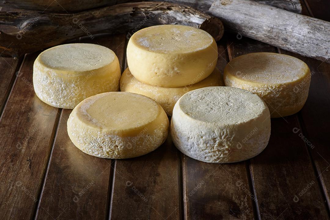 Queijos curados tradicionais da região do Cariri, nordeste do Brasil.