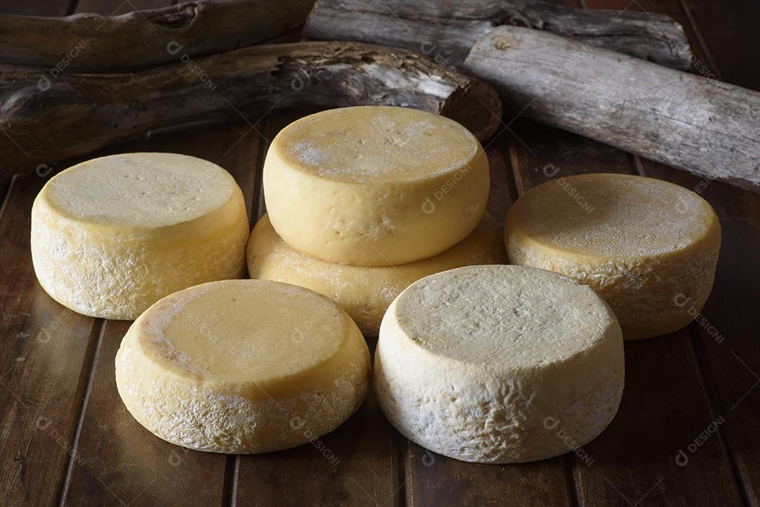 Queijos curados tradicionais da região do Cariri, nordeste do Brasil.