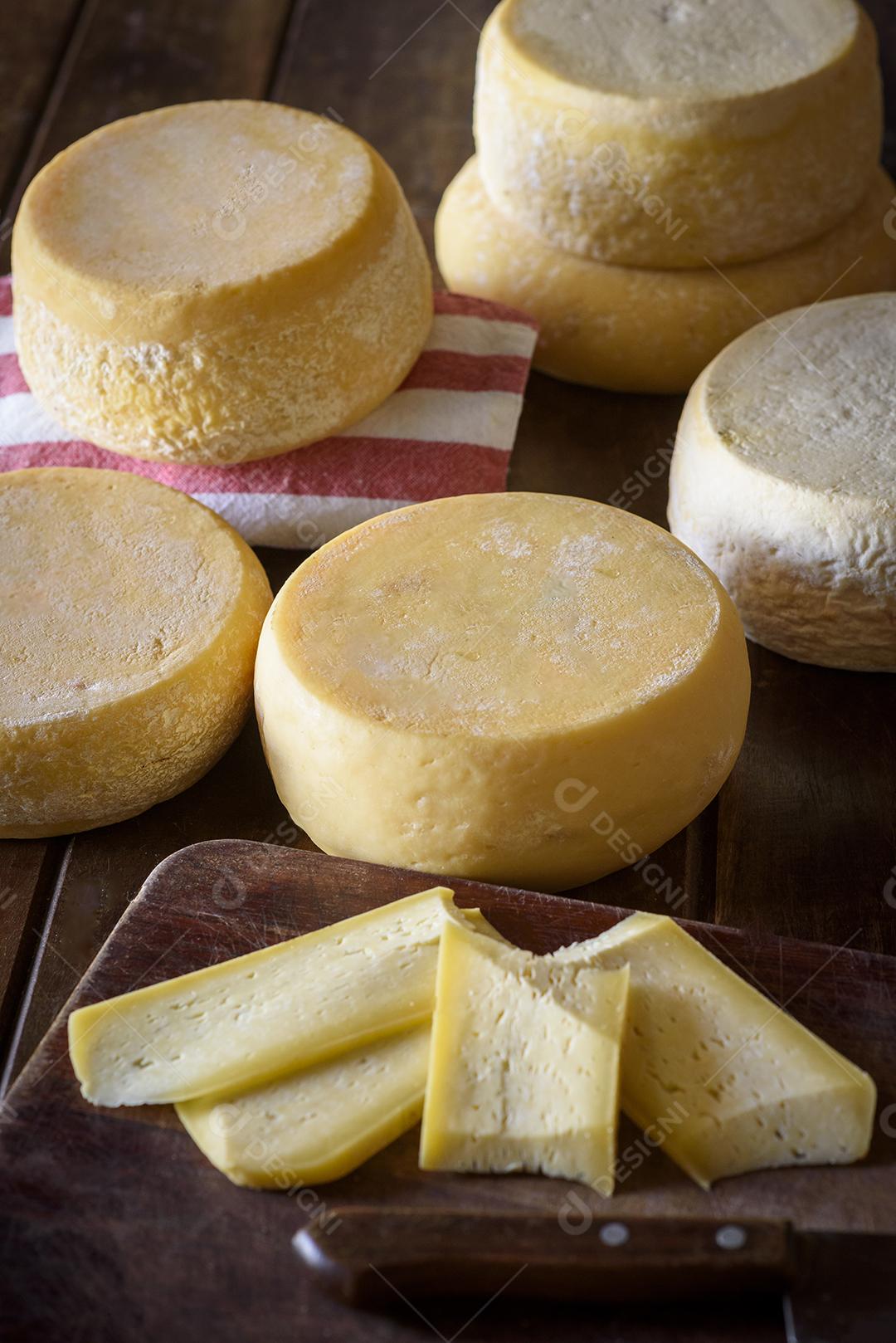 Queijos curados tradicionais da região do Cariri, nordeste do Brasil.