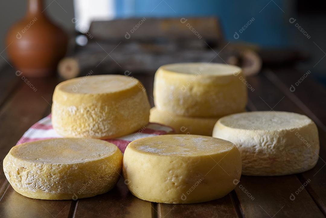 Queijos curados tradicionais da região do Cariri, nordeste do Brasil.
