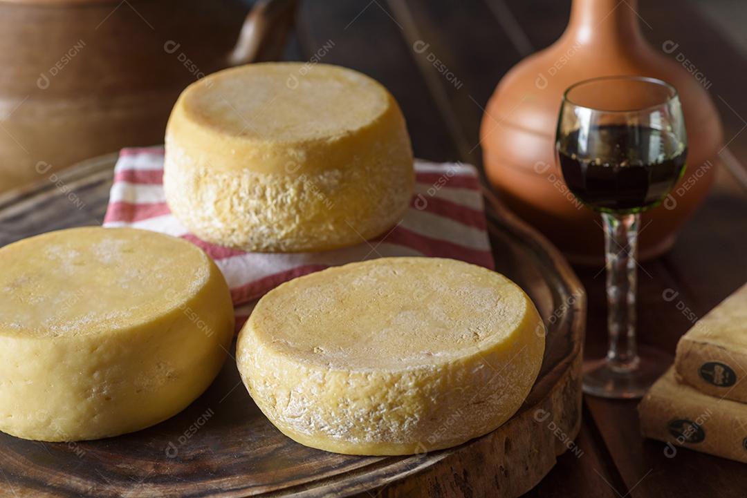 Queijos curados tradicionais da região do Cariri, nordeste do Brasil.