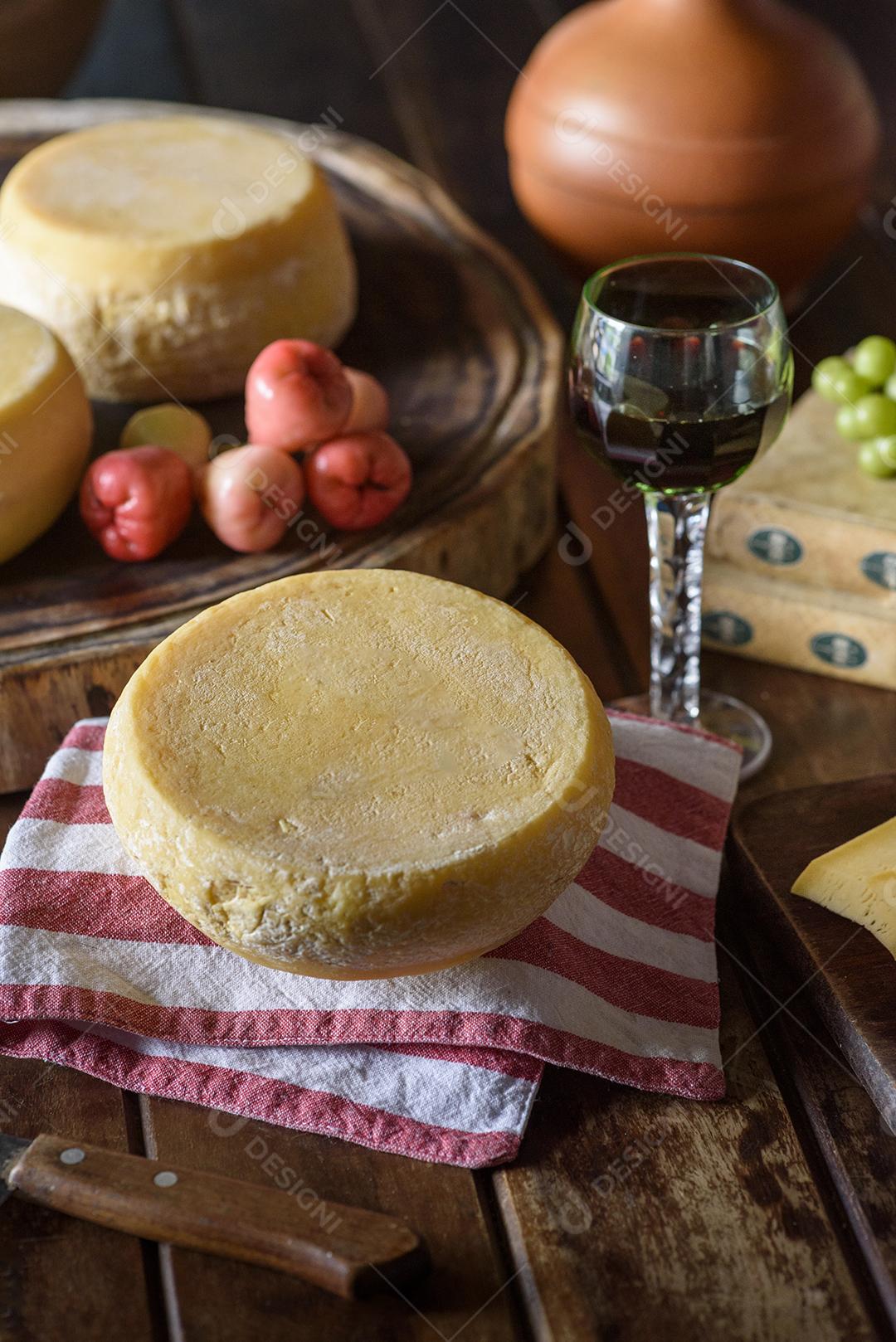 Queijos curados tradicionais da região do Cariri, nordeste do Brasil.