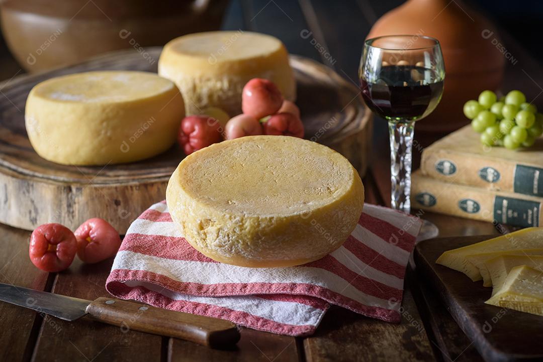 Queijos curados tradicionais da região do Cariri, nordeste do Brasil.