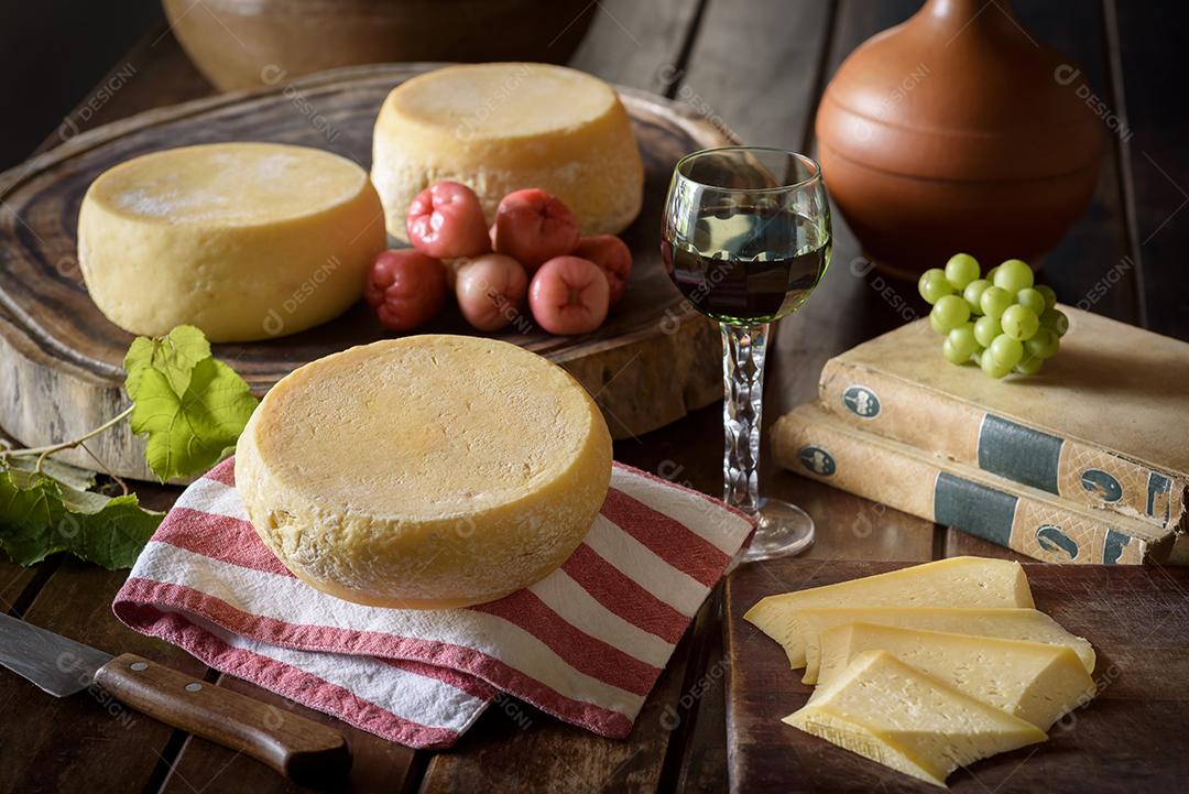 Queijos curados tradicionais da região do Cariri, nordeste do Brasil.