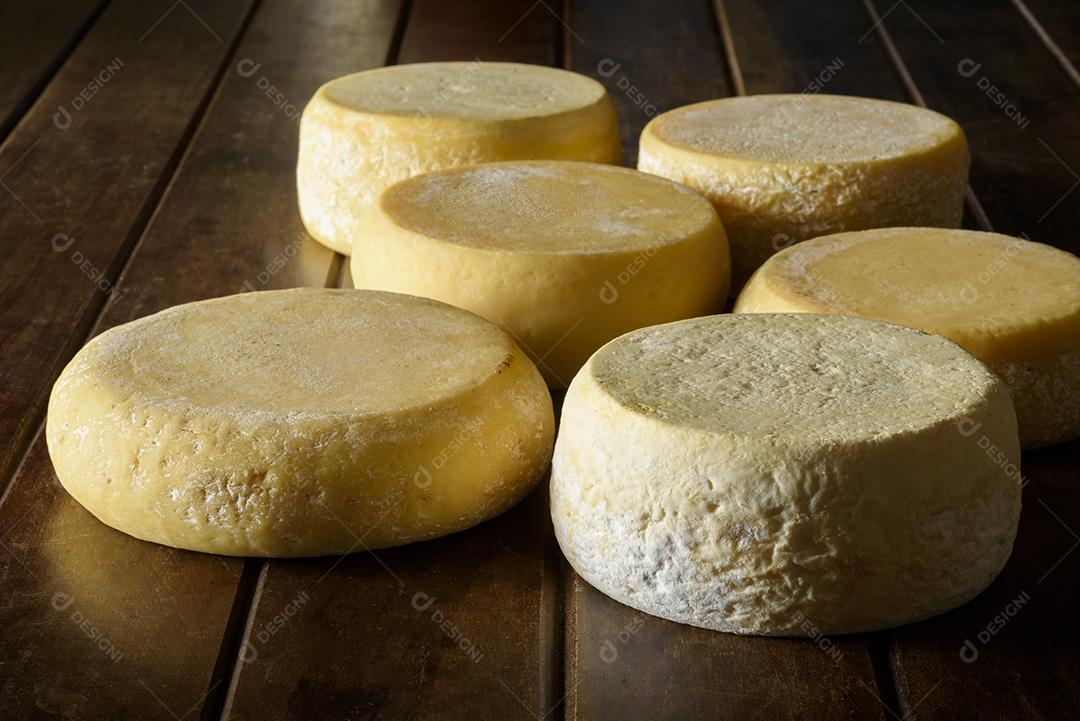 Queijos curados tradicionais da região do Cariri, nordeste do Brasil.