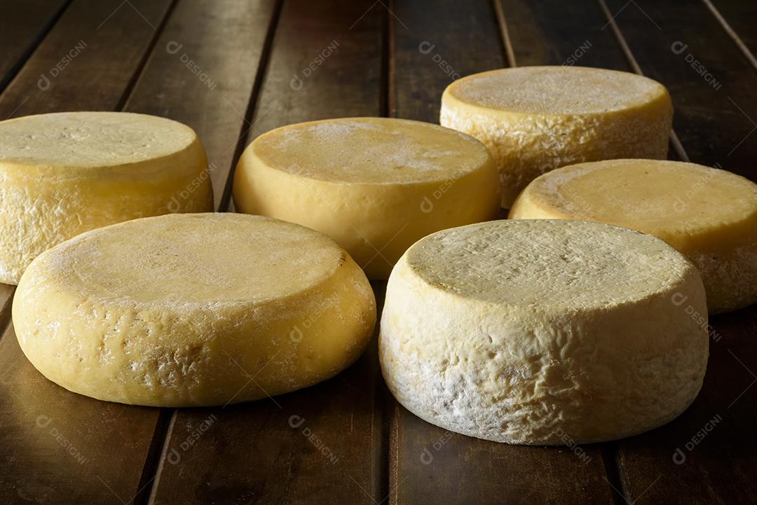 Queijos curados tradicionais da região do Cariri, nordeste do Brasil.