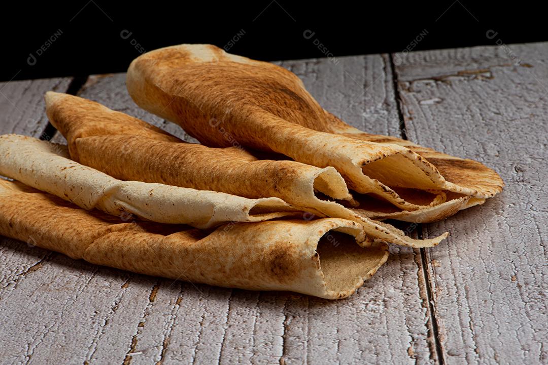 Pão árabe ou também chamado de pão Pita, pão de trigo tipo envelope.