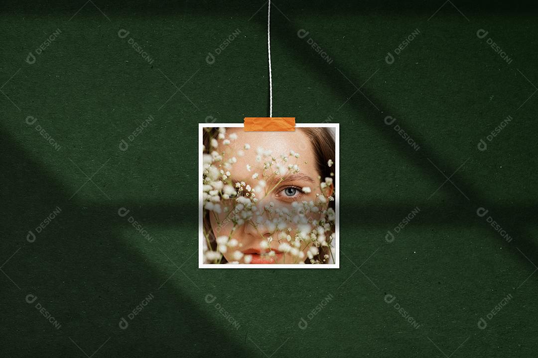 Mockup de Fotos em Papel rasgado Pendurado PSD Editável