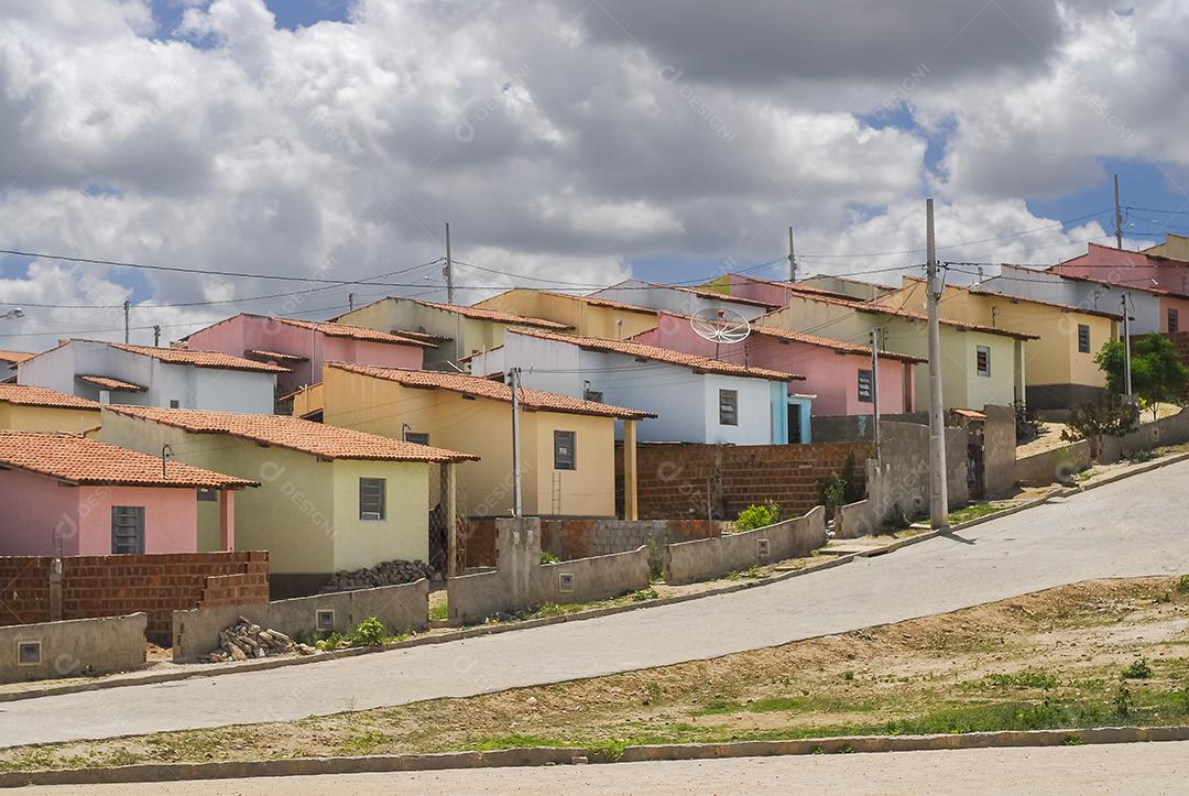 Casas populares construídas pelo governo brasileiro para população de baixa renda. Habitação.