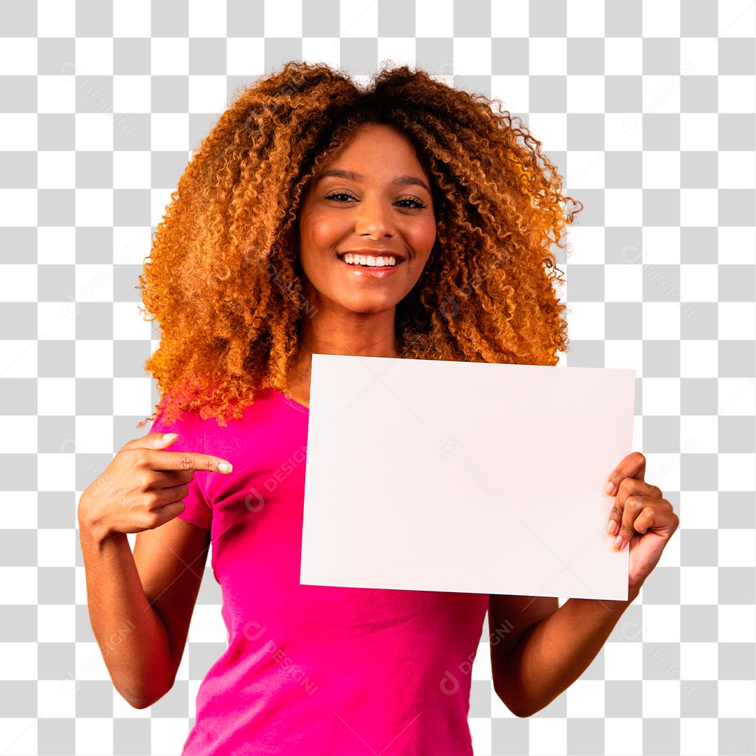 Mulher afro segurando Papel Branco