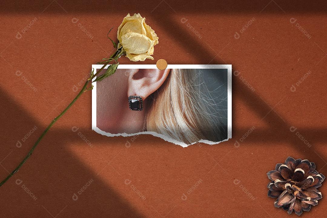 Mockup de Fotos em Papel rasgado Pendurado PSD Editável