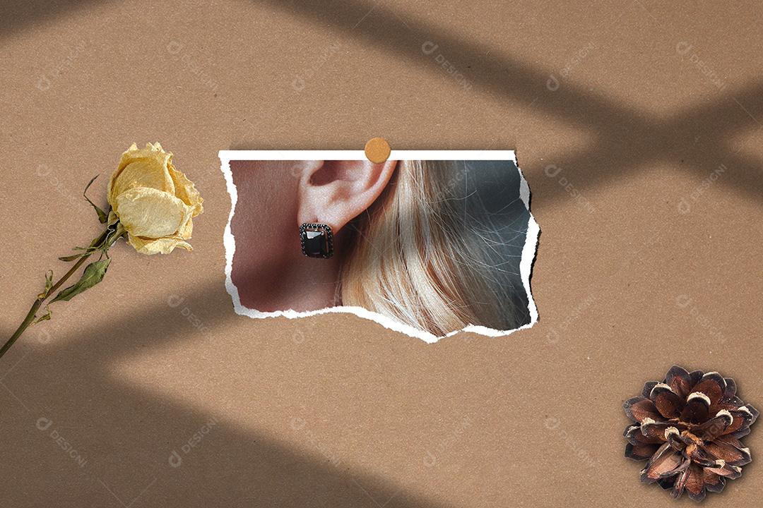 Mockup de Fotos em Papel rasgado Pendurado PSD Editável