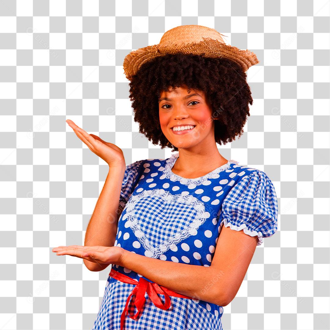 Mulher afro brasileira vestindo roupas típicas para a Festa Junina