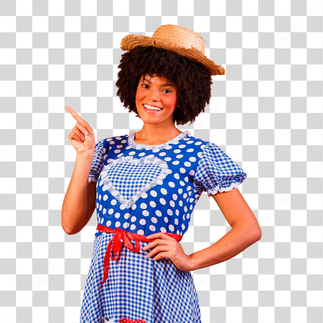 Mulher afro brasileira vestindo roupas típicas para a Festa Junina