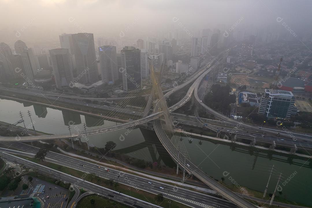 Vista aérea da Avenida Paulista (Avenida Paulista) na cidade de São Paulo, Brasil.