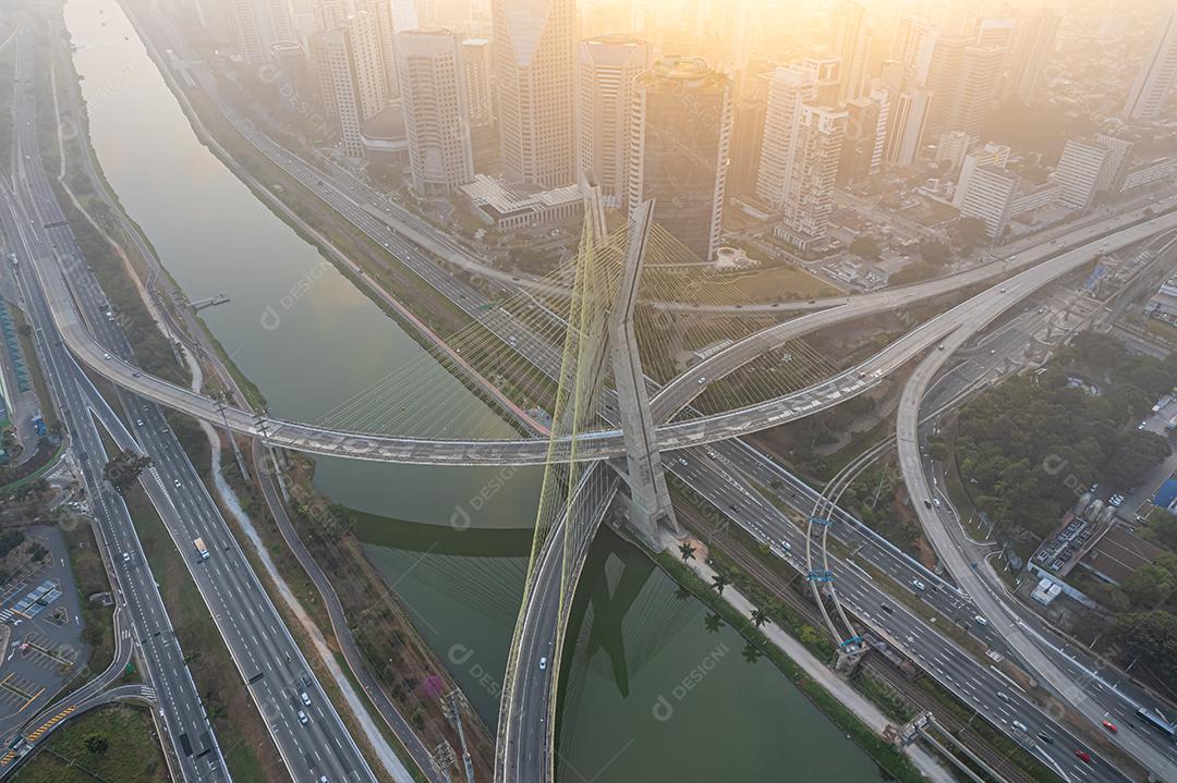 Vista aérea da Avenida Paulista (Avenida Paulista) na cidade de São Paulo, Brasil.