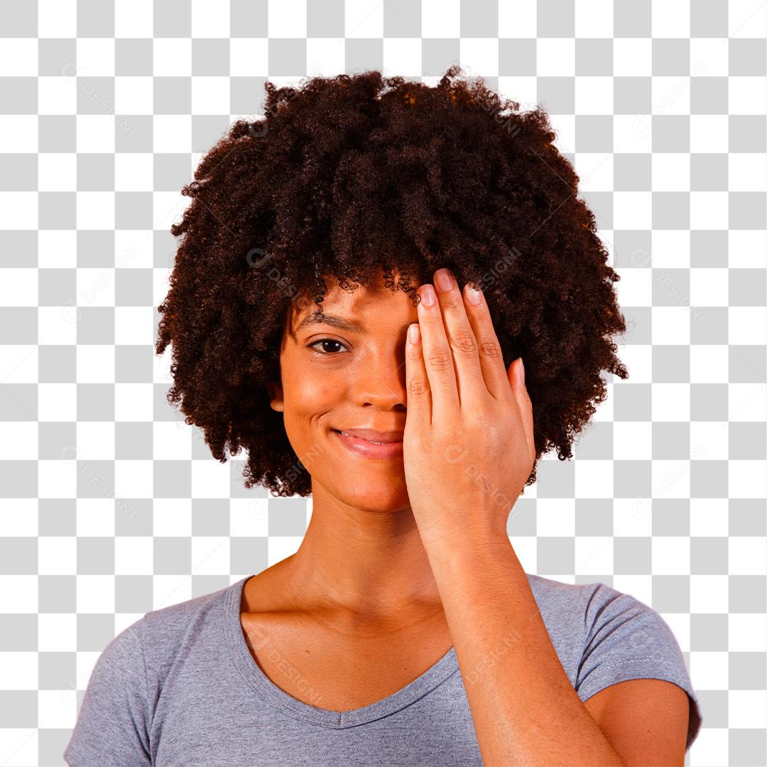 Mulher Afro com a mão cobrindo metade do rosto