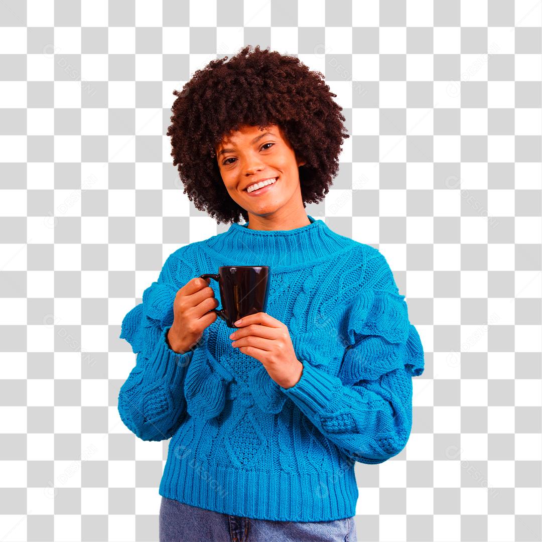 Mulher afro vestida para o inverno com moletom azul