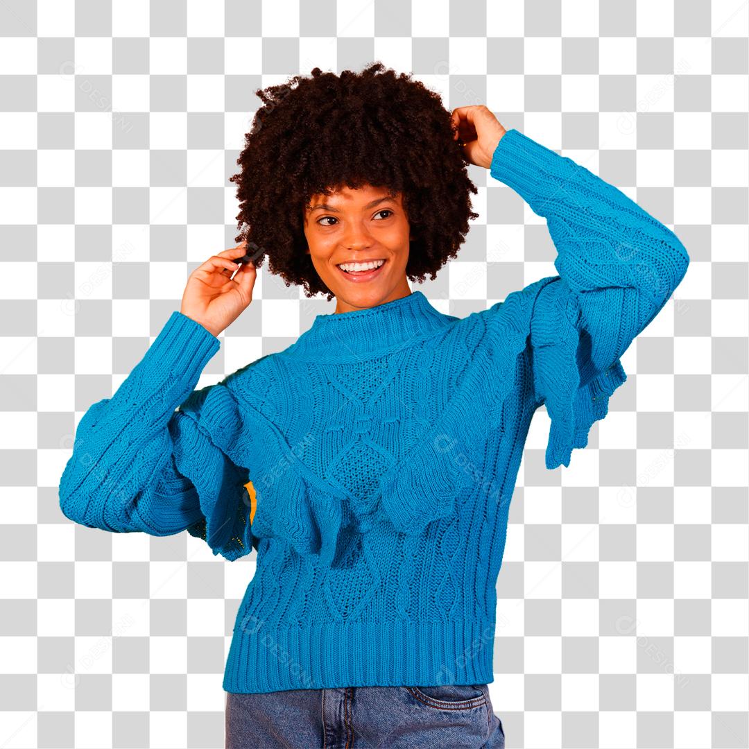 Mulher afro vestida para o inverno com moletom azul