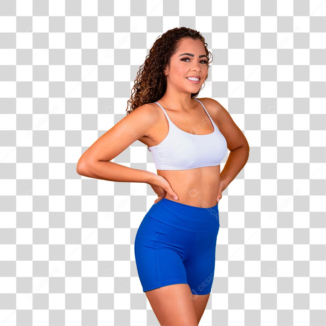 Linda jovem afro com roupa de fitness sorrindo olhando para