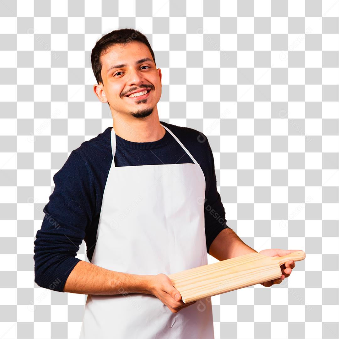Homem de avental branco, segurando uma tábua de cortar.