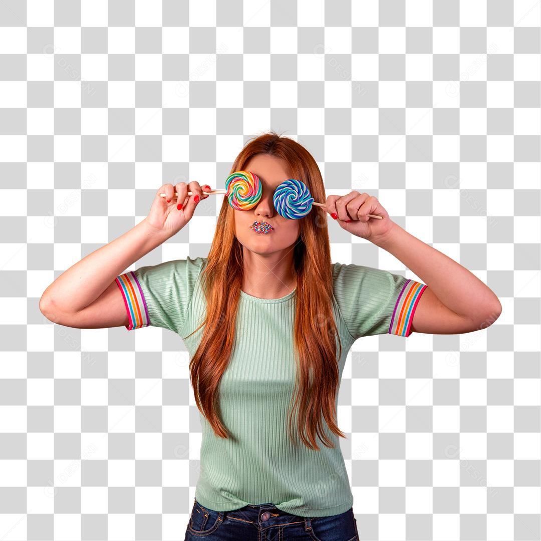 Linda Jovem Ruiva cobrindo os olhos com um pirulitos