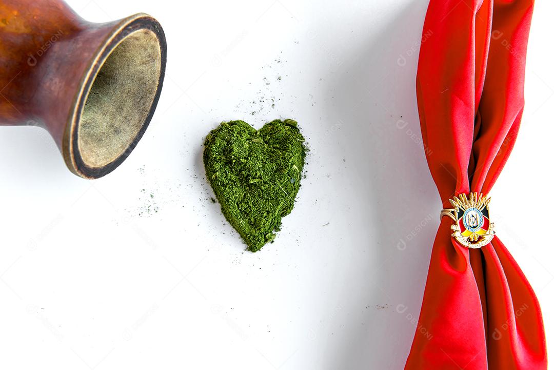 Lenço vermelho gaúcho e coração de erva-mate, dia gaúcho