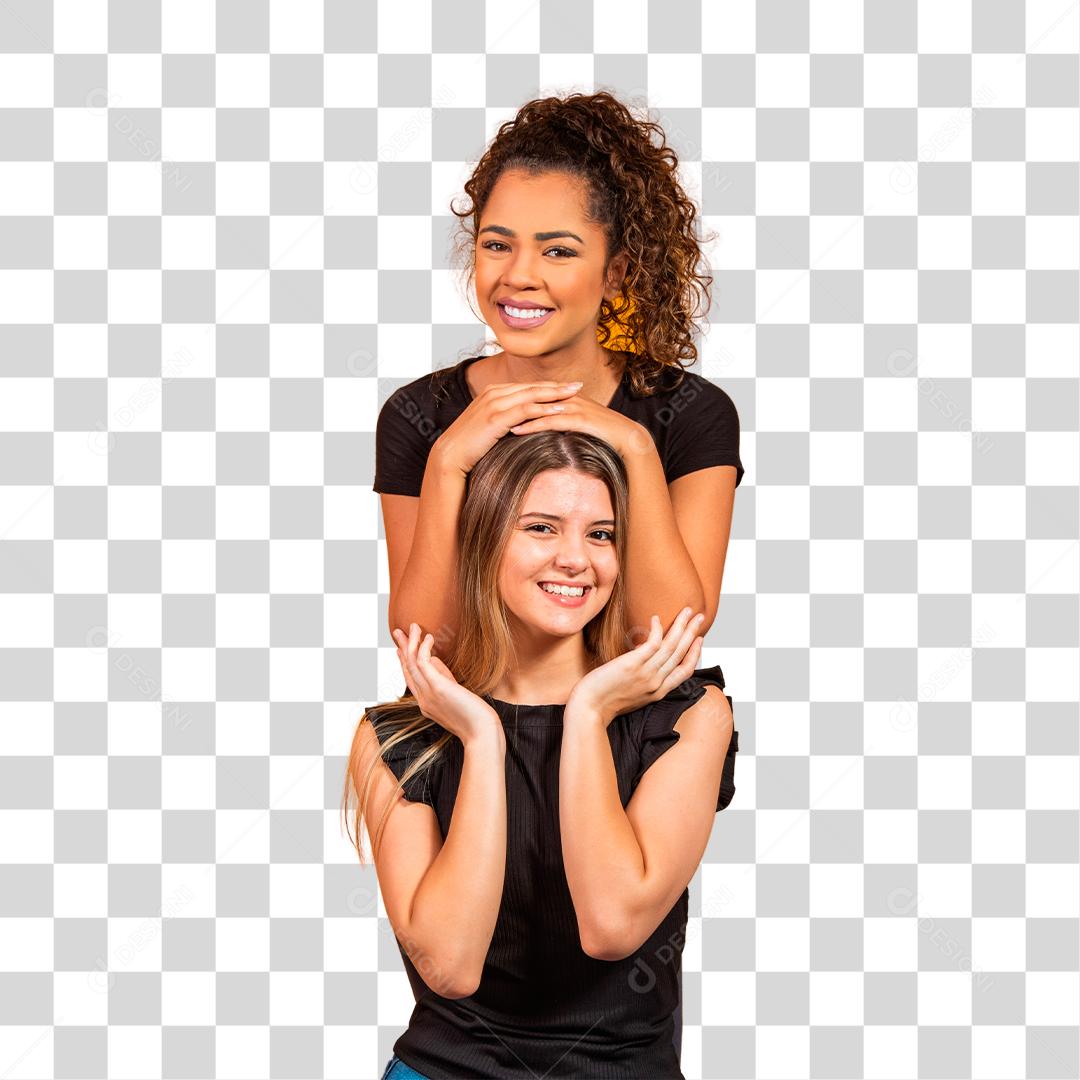 Amigas de diferentes etnias felizes e sorrindo