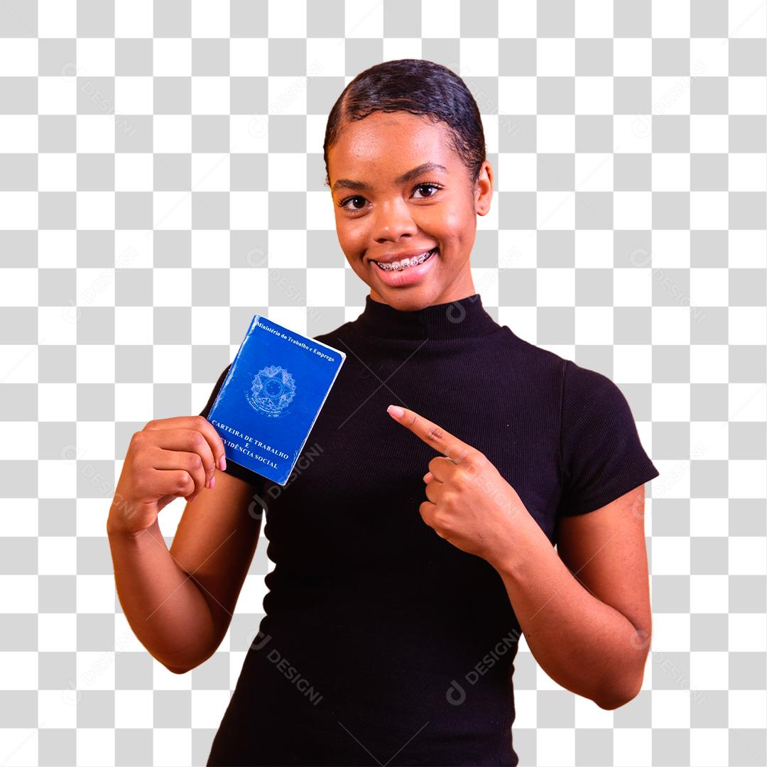 Mulher morena segurando carteira de trabalho previdência social