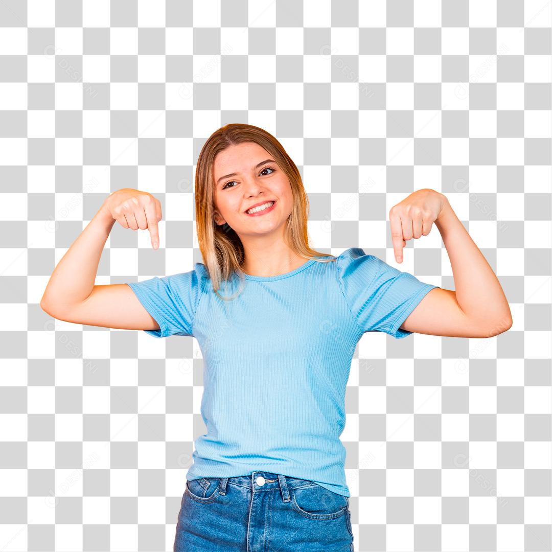 Jovem mulher caucasiana natural aponta para baixo com os dedos