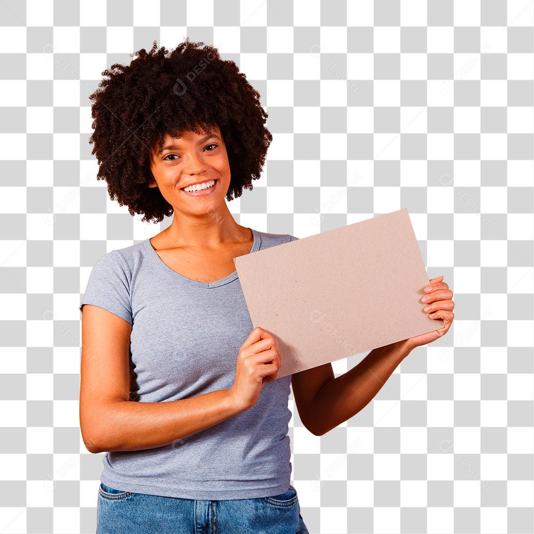 Linda mulher jovem cabelo afro segurando papel