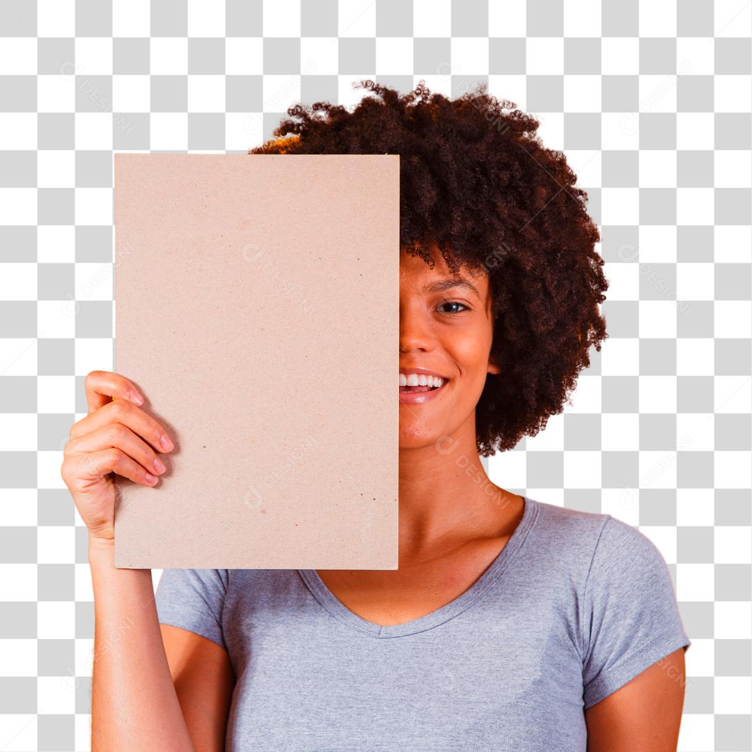 Mulher mostra tabuleiro vazio. Placa de publicidade