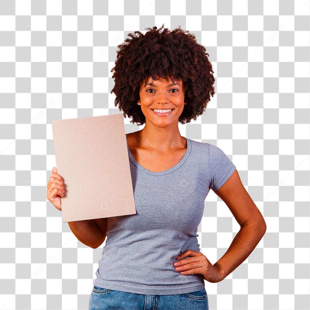 Mulher mostra tabuleiro vazio. Placa de publicidade