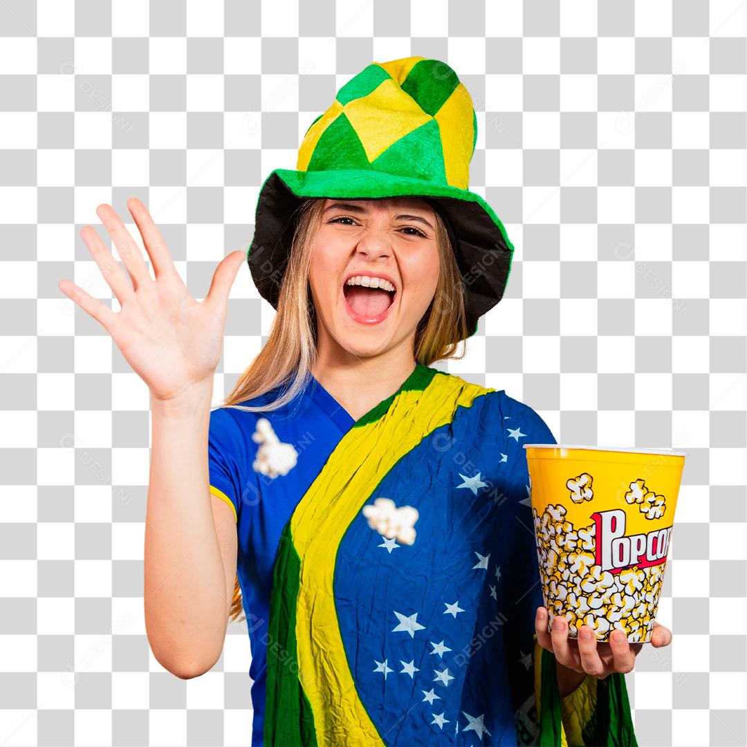 Mulher Torcedora do brasil com chapéu e bandeira segurando copo de pipoca