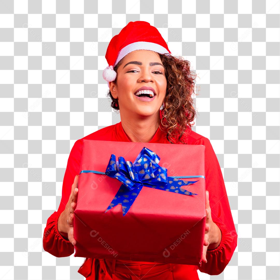 Linda jovem afro com chapéu de papai noel segurando um presente