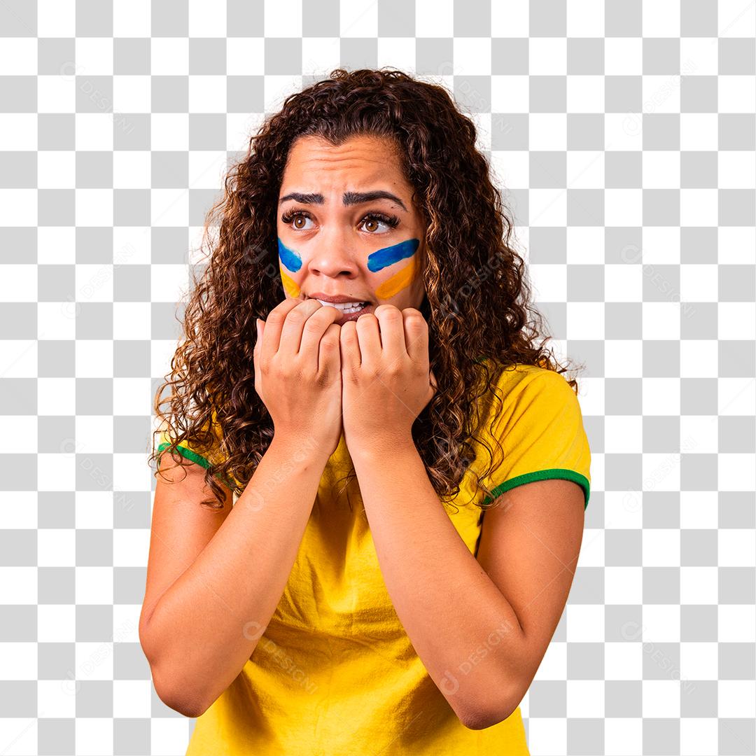 Torcedor brasileiro animado e nervoso com o jogo