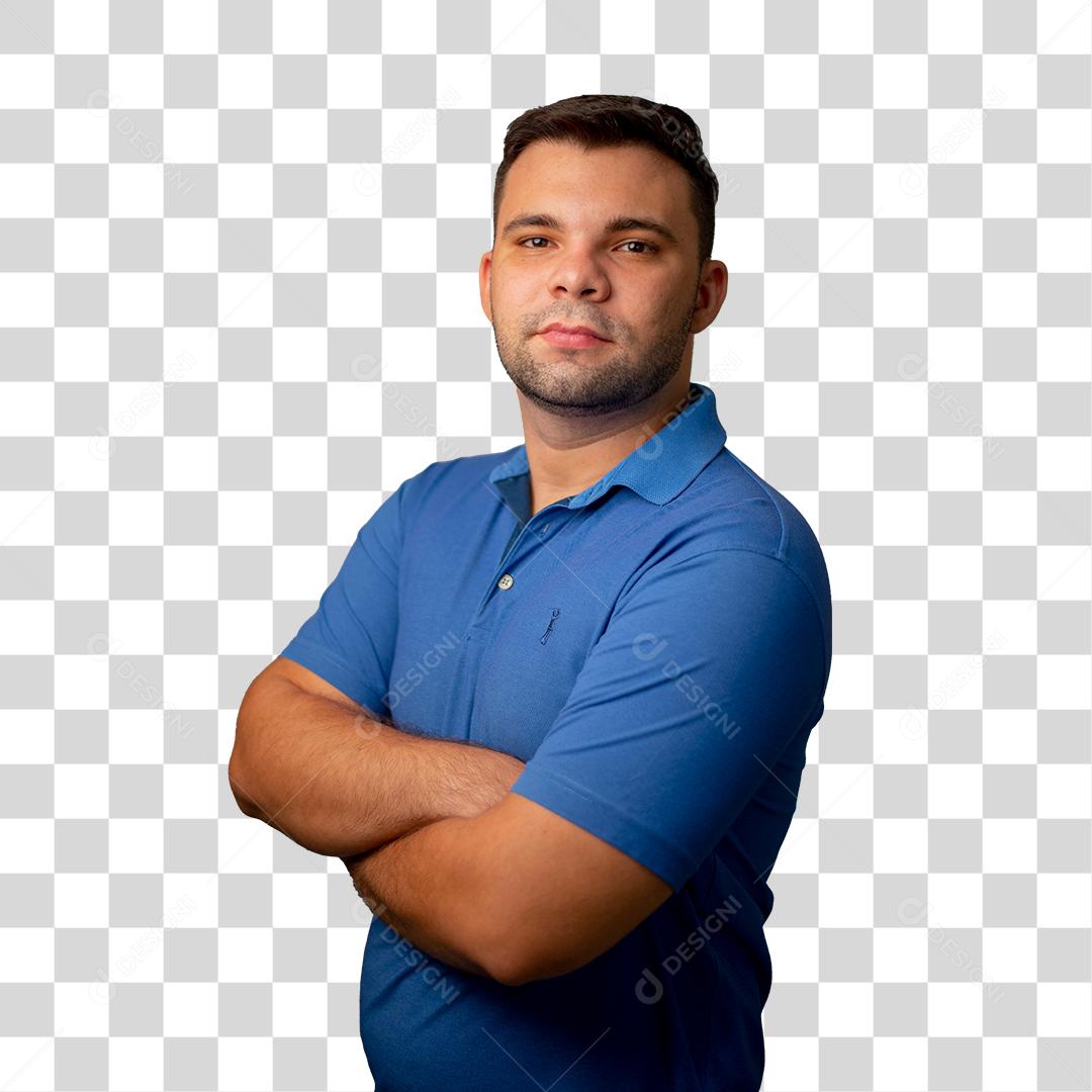 Homem jovem de braços cruzados