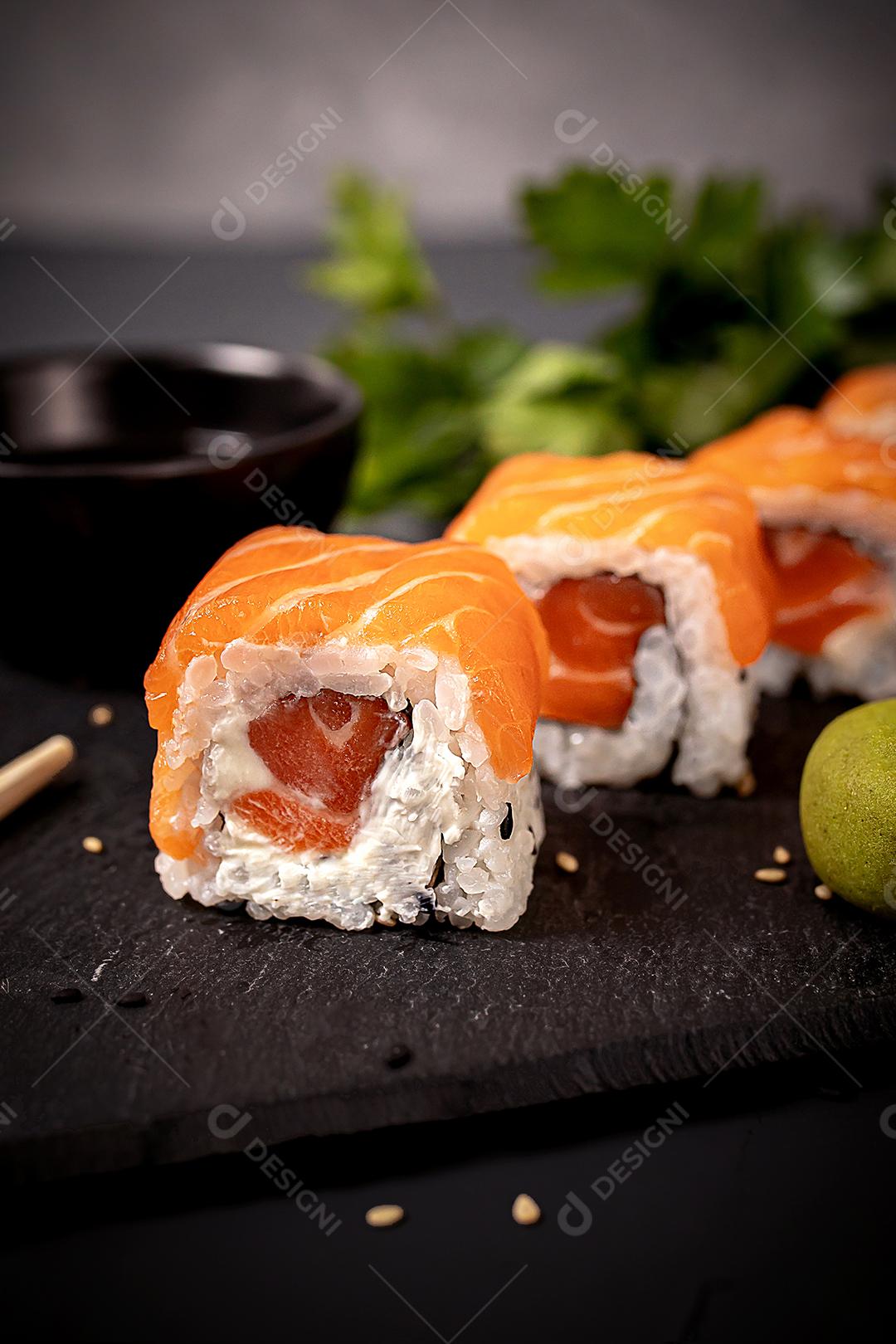 Culinária Japonesa. Sushi a la Carte comida japonesa temperos