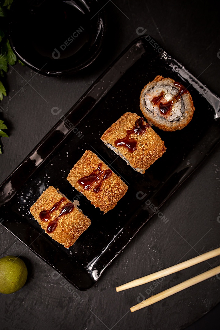 Comida japonesa. Sushi Kome. Salmão