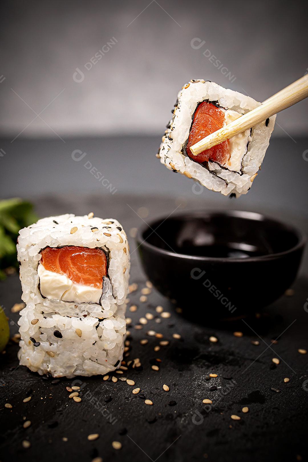 Culinária Japonesa. Sushi a la Carte comida japonesa temperos