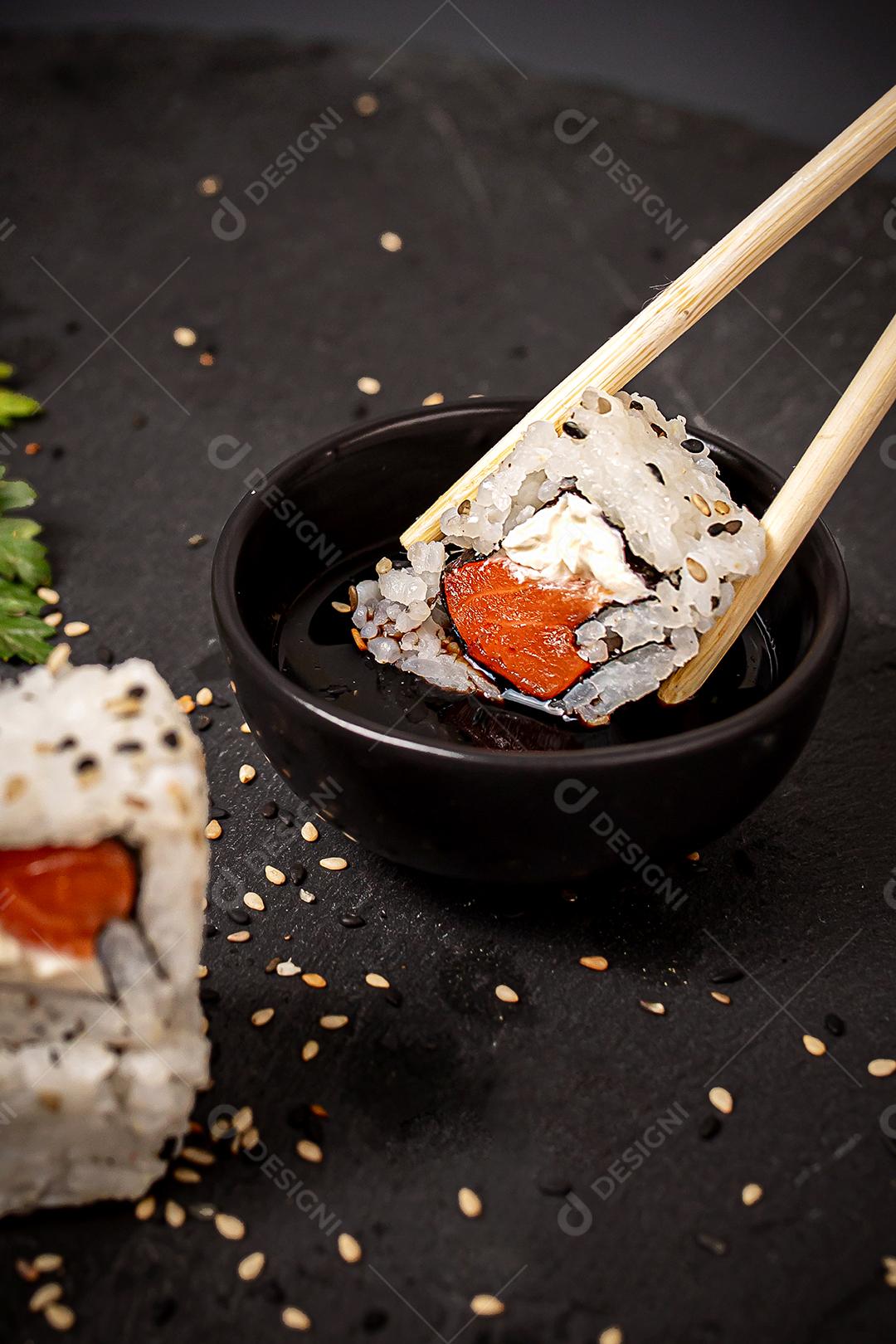 Culinária Japonesa. Sushi a la Carte comida japonesa temperos