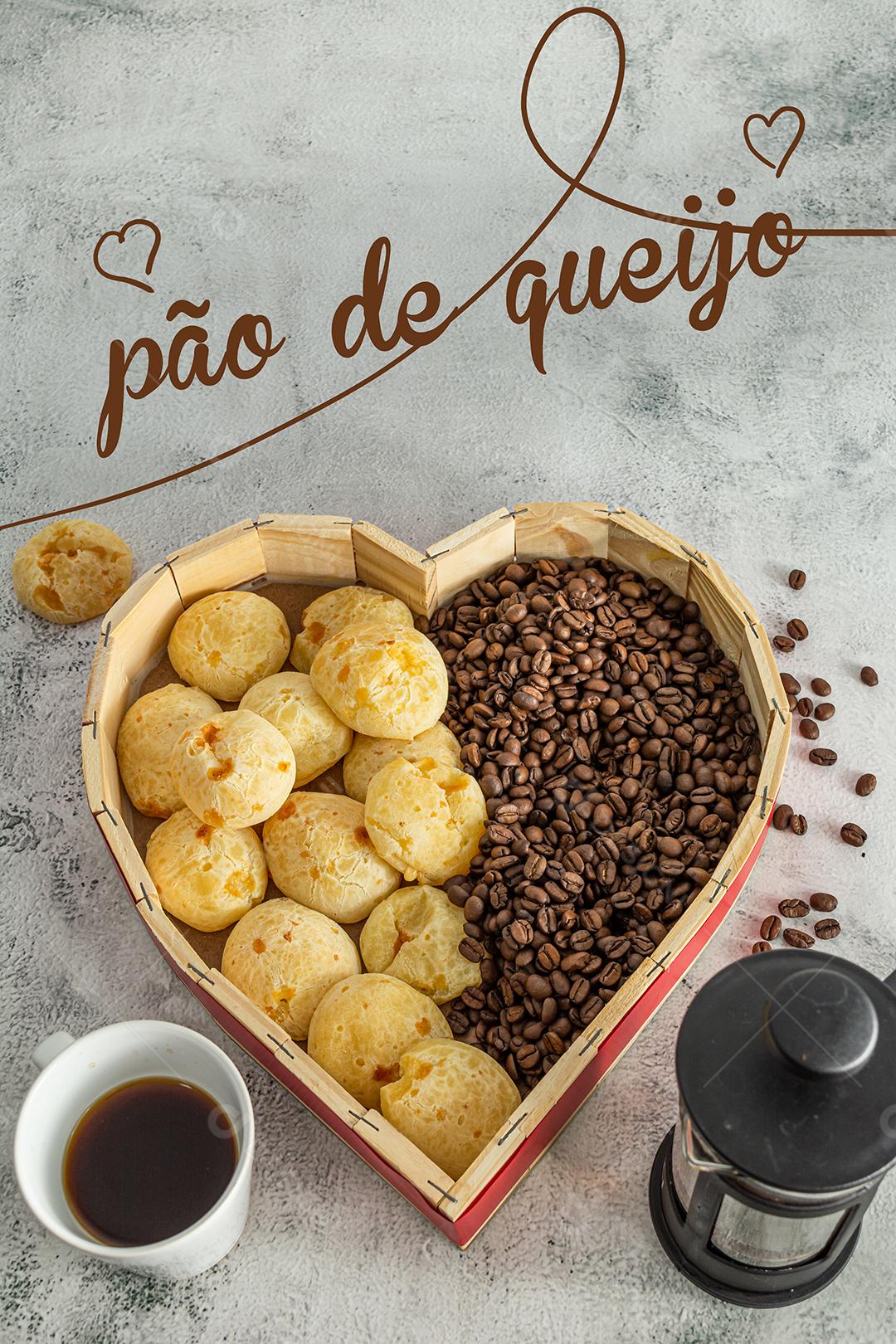 pãõ de queijo com café em cesta de coração