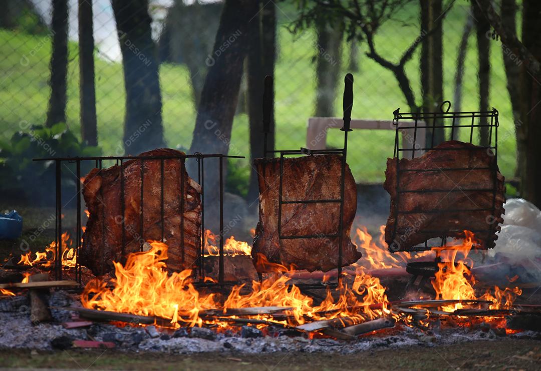 Churrasco Brasileiro, costela em fogo de chão.