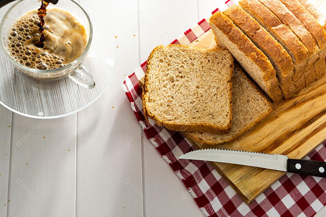pao de forma fermentação natural, café da manhã
