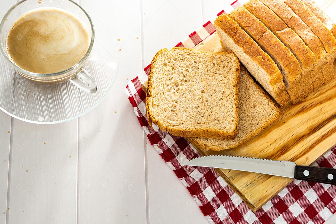 pao de forma fermentação natural, café da manhã