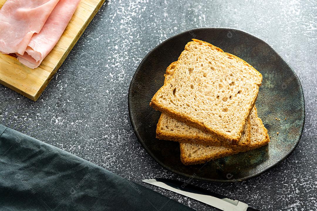 pao de forma fermentação natural, café da manhã