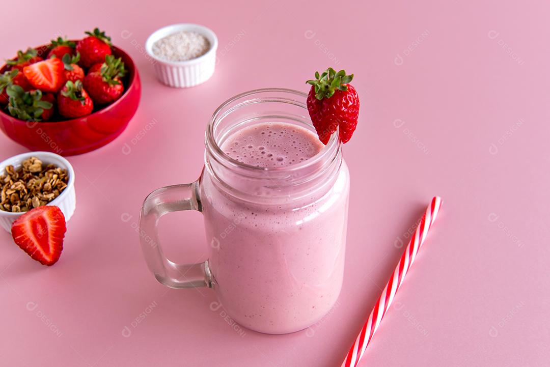 smoothie de morango ou  milk-shake de morango