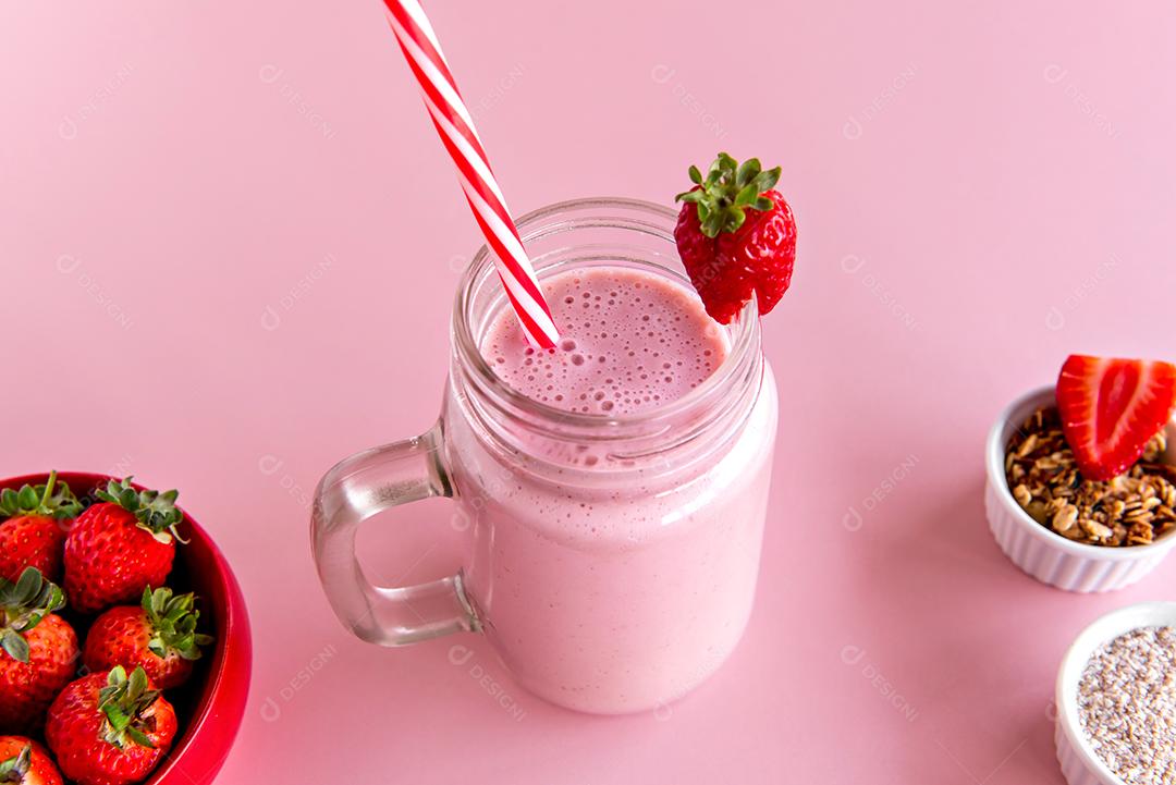 smoothie de morango ou  milk-shake de morango