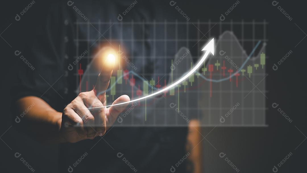 planejamento e estratégia, mercado de ações, crescimento de negócios, progresso ou conceito de sucesso. Empresário ou comerciante está tocando um estoque de holograma virtual em crescimento, invista em negociação.